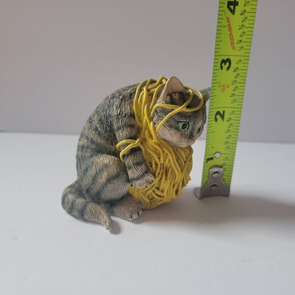 Hamilton Collection Fur Ball Adorable Cat Figurine With Yellow Yarn 5" Tall Hand - Picture 4 of 4